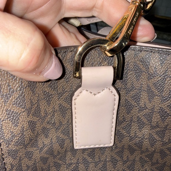 Michael Kors Kenly Shoulder Bag, Large Powder Blush Gently Pre Owned 14x14x5 - Picture 8 of 14